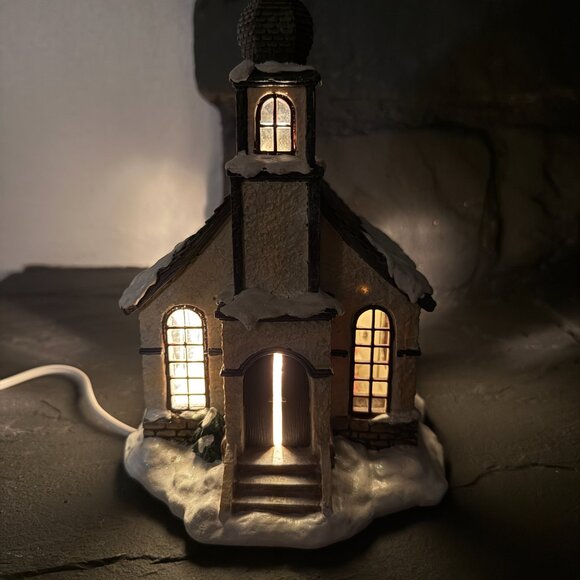 Hawthorne Village - "Holy Night Chapel" Piece - Picture 10 of 10